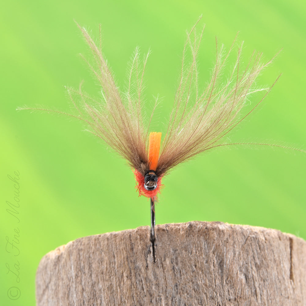 Trockenfliege - Eintagsfliege mit CDC-Doppelflügel - Roter Körper